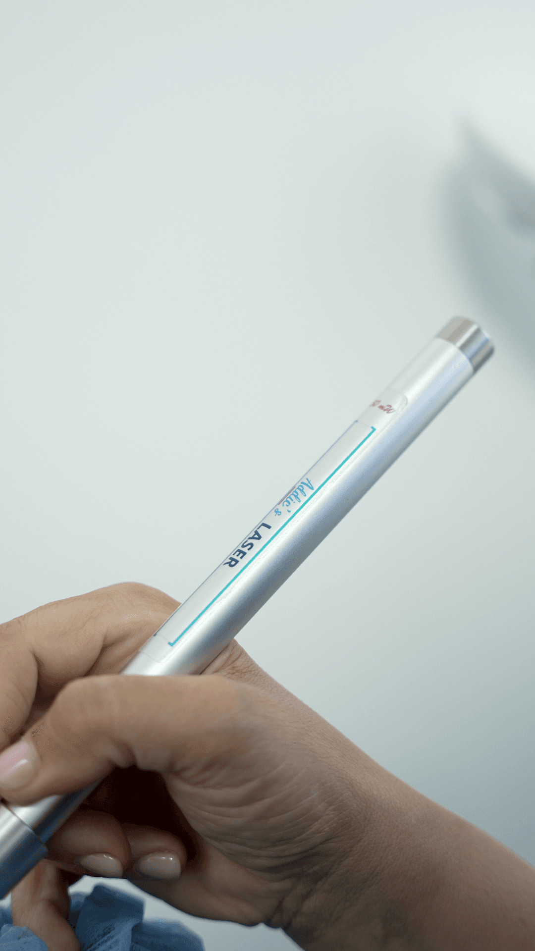 Vue du laser Addic tenu par la formatrice